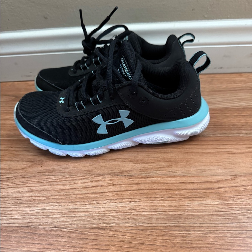 Under Armour charged assert